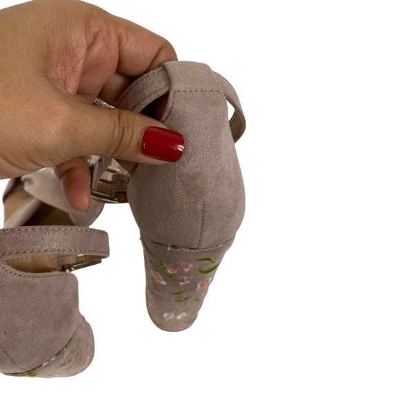 Call It Spring Brelawien floral style  embroidered like Block heels Pink size 6 - Picture 9 of 10